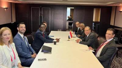 وزير الخارجية يلتقي برئيس جامعة الأمم المتحدة في طوكيو