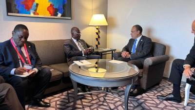 وزير الخارجية وشئون المصريين بالخارج يلتقى مع وزير خارجية كوت ديفوار على هامش مؤتمر التيكاد
