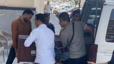 غياب كامل لأسرة حسام حبيب في جنازة عمه ووالده يستعين بالصحفيين في حمل النعش