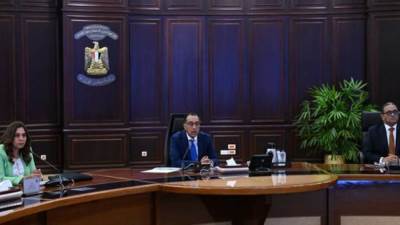 مدبولي: المحافظون مسئولون بصورة كاملة عن استيداء حق الدولة في الوحدات المُنفذة لساكني المناطق غير الآمنة