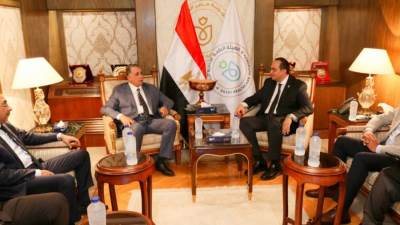 رئيس الرعاية الصحية يلتقي نقيب المحامين ورئيس اتحاد المحامين العرب لبحث التعاون