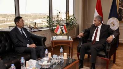 ⁠وزير السياحة والآثار يبحث مع سفير سنغافورة بالقاهرة تعزيز سبل التعاون في قطاع السياحة والآثار وتنمية فرص الاستثمار السياحي 