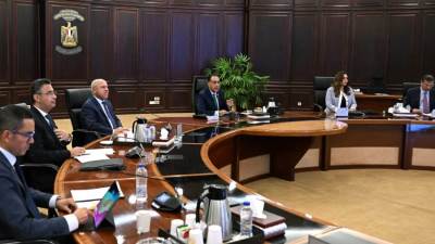 مدبولي يوجه بتوفير أماكن ثابتة طوال العام لعرض السلع بأسعار مناسبة على غرار معارض " أهلا رمضان" و"أهلا مدارس"