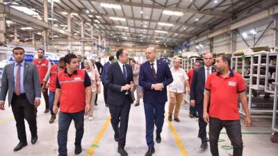 جبران يحث العمال على المزيد من العمل..ويُشدد على بيئة العمل اللائقة لصالح "طرفي الإنتاج"