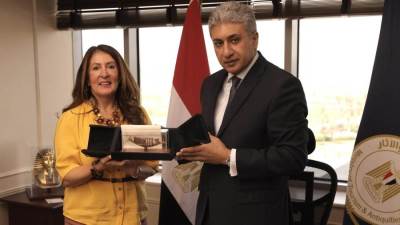 وزير السياحة يبحث مع السفيرة الأمريكية جذب السياح الأمريكيين لزيارة مصر