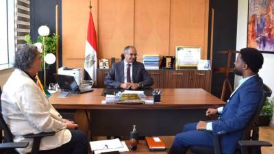 نائب وزير الإسكان يبحث فرص التعاون مع شركة هولندية لتنفيذ محطات المياه