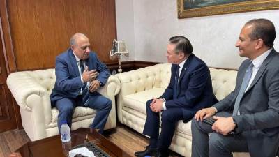 وزير الكهرباء يجتمع ورئيس شركة "روسآتًوم" الروسية وفريق العمل القائم على المشروع