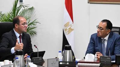 مدبولي يتابع مع وزير المالية جهود خفض الدين العام واستدامة مساره النزولي كنسبة من الناتج المحلي الإجمالي