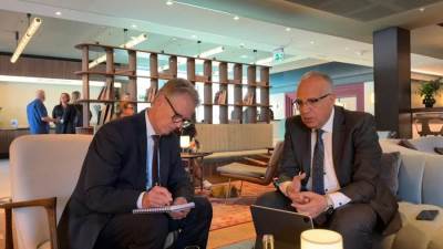 سويلم يلتقى السكرتير التنفيذي لمنظمة "الشراكة العالمية للمياه"