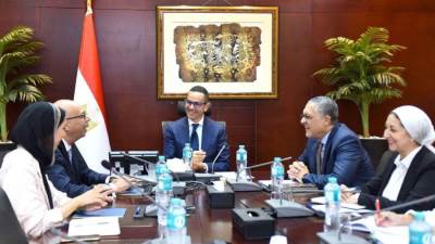 وزير الاستثمار يلتقى مدير مجموعة سان جوبان مصر لاستعراض استثمارات الشركة في مصر