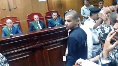 ظهور عصام صاصا ببدلة السجن فى محاكمته بقضية التزوير