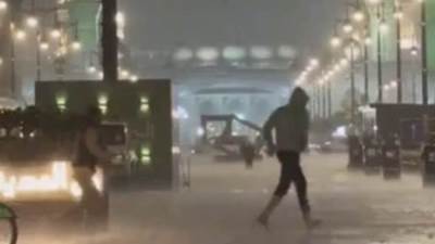 سقوط أمطار غزيرة على المسجد النبوى بالمدينة المنورة