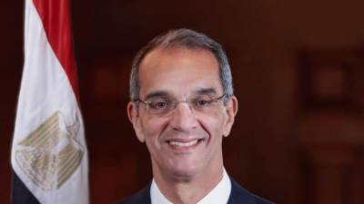 وزير الاتصالات يغادر الي اندونسيا للمشاركة في أعمال المنتدى الإندونيسى- الأفريقى الثانى