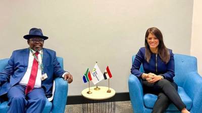 وزيرة التخطيط تلتقي وزير المالية ومحافظ جنوب أفريقيا لمناقشة ملفات التعاون