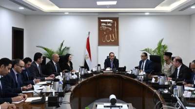 رئيس الوزراء يعقد اجتماعا بشأن تحديد المناطق الأكثر احتياجا على مستوى الجمهورية