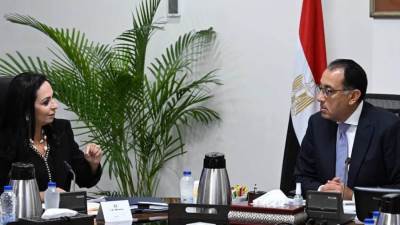 رئيس الوزراء يستعرض مع وزيرة التضامن الخطة التنفيذية للوزارة