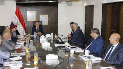 وزير قطاع الأعمال يعقد اجتماعا لمتابعة مشروعات الإسكندرية للاستثمارات والتنمية