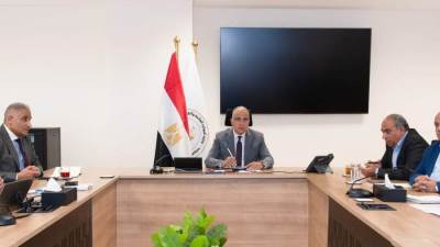 الدكتور سويلم يتابع موقف مشروعات تطوير نظم الري والرى الحديث الجارى تنفيذها