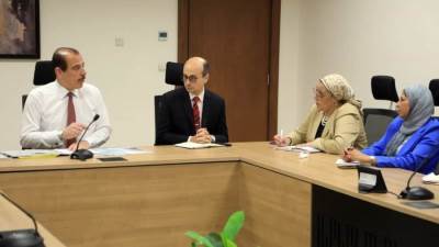 نائب وزير الصحة يؤكد على سرعة الانتهاء من تشغيل المعمل المتنقل خلال شهرين