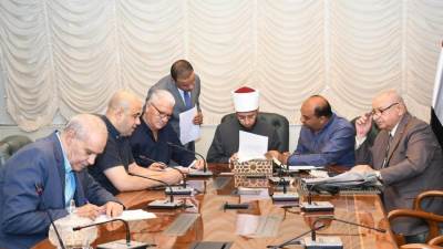 لتلبية مطلب أهالي دوائرهم .. وزير الأوقاف يستقبل عددًا من السادة النواب