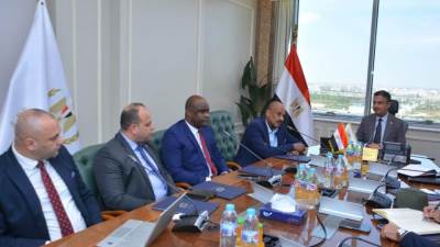 وزير التموين والتجارة الداخلية يلتقي مجلس ادارة الشركة المصرية السودانية لمتابعة موقف التعاقدات من اللحوم.