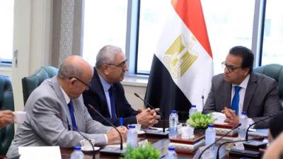 وزير الصحة يستقبل لجنة الرقابة الاستشارية المستقلة لبرنامج منظمة الصحة العالمية للطوارىء الصحية