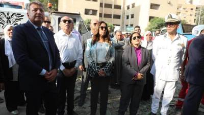 وزيرة التنمية تشرف مع محافظ القاهرة علي عمليات البحث عن ناجين من سكان العقار المنهار بحي شرق مدينة نصر