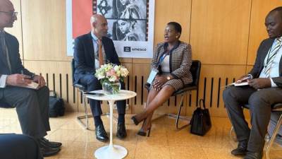 وزير التعليم يلتقى مع السكرتيرة الدائمة لوزارة التعليم بزامبيا لبحث التعاون والاستفادة من التجربة المصرية فى تطوير التعليم