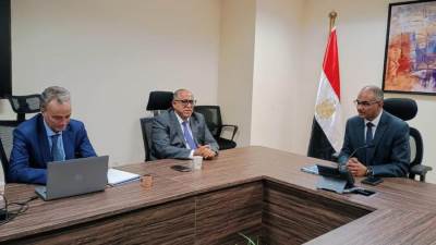 نائب وزير الإسكان يبحث التعاون مع ممثلي شركات أحد التحالفات المتخصصة في تنفيذ مشروعات المياه والصرف