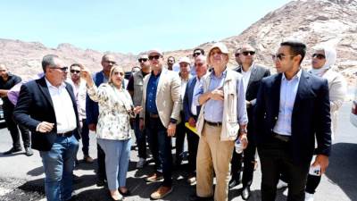 وزير الإسكان يتفقد الأعمال بمنطقة الزيتونة أحد مكونات مشروع تطوير موقع التجلى الأعظم فوق أرض السلام بمدينة سانت كاترين