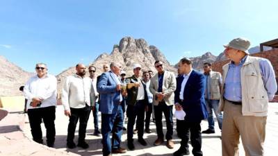 وزير الإسكان يتفقد المنتجع السياحي الجبلى والنزل البيئي بمشروع تطوير موقع التجلى الأعظم فوق أرض السلام بمدينة سانت كاترين