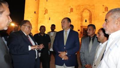 وزير قطاع الأعمال العام يتابع تجارب التشغيل لعرض "الصوت والضوء" بقلعة قايتباي بالإسكندرية