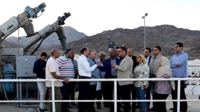 وزير الإسكان يتفقد محطة معالجة الصرف الصحى بمدينة "دهب" بمحافظة جنوب سيناء