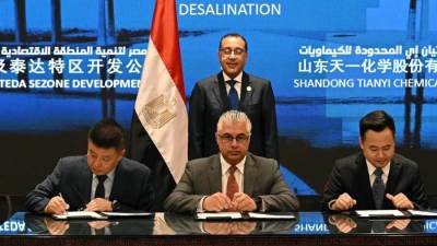 مدبولي يشهد توقيع عقد إنشاء مجمع صناعي عالمي بالمنطقة الاقتصادية لاستخلاص مادة البروم