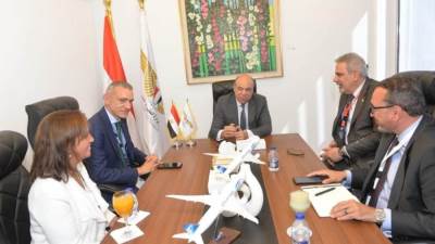 وزير الطيران المدني يلتقي نائب رئيس الاتحاد الدولي للنقل الجوي"الإياتا"