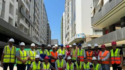 وزير قطاع الأعمال العام يتفقد ميدانيا مشروع "جراند فيو سموحة" بالإسكندرية