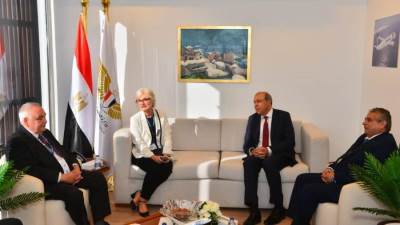 وزير الطيران يبحث مع مسئول مجموعة Thales Group الفرنسية التعاون المشترك