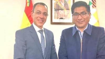 سفير مصر في لاباز يبحث مع وزير التنمية البوليفي تعزيز التعاون بين البلدين