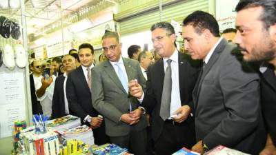 وزير التموين ومحافظ الفيوم يتفقدان معرض أهلاً مدارس وعدداً من المجمعات الاستهلاكية