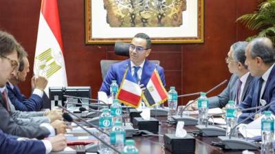 وزير الاستثمار والتجارة الخارجية يستقبل سفير فرنسا بالقاهرة لبحث سبل تعزيز العلاقات الاقتصادية المشتركة بين البلدين 