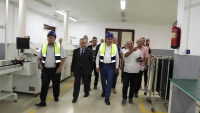 وزير قطاع الأعمال العام في جولة تفقدية لمصانع "نيازا" بالإسكندرية