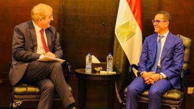 وزير الاستثمار والتجارة الخارجية يلتقى المفوض التجاري البريطاني لأفريقيا