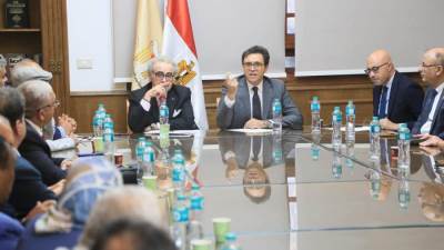 وزير الثقافة يجتمع مع أعضاء "اتحاد كتاب مصر" ويؤكد: الهدف من هذه اللقاءات وضع استراتيجية ثقافية تكون بمثابة مشروع قومي لمستقبل الثقافة في مصر