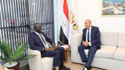 وزير الطيران يلتقي مع وزير النقل بجنوب السودان ضمن فاعليات معرض مصر الدولي للطيران والفضاء