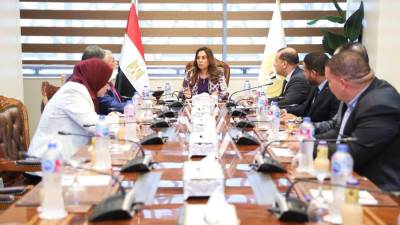 وزيرة التنمية تتابع مع عدد من قيادات الوزارة موقف خطة تطوير المجازر الحكومية