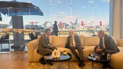 وزير الطيران يبحث مع رئيس المنظمة العالمية للأرصاد الجوية التعاون فى مجال تكنولوجيا الاستمطار