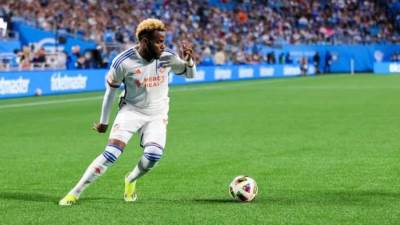 الزمالك يعلن توقيع الجابوني "بوبيندزا" اتفاقية التعاقد مع النادي ووصول بطاقته الدولية