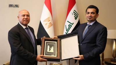 وزير النقل يتفقد عددا من مشروعات الطرق والكباري التي تنفذها الشركات المصرية بالعراق