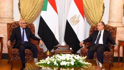 وزير الخارجية والهجرة يستقبل نظيره السوداني