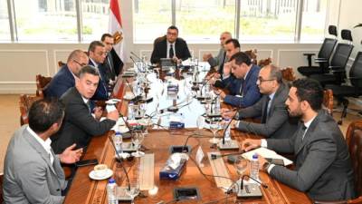 وزير الإسكان يتابع مع مسئولى الشركة السعودية المصرية للتعمير معدلات تسويق بعض المشروعات